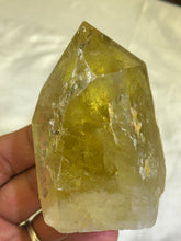 Load image into Gallery viewer, Lemon Quartz Points