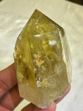 Load image into Gallery viewer, Lemon Quartz Points
