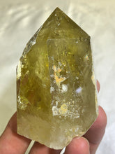 Load image into Gallery viewer, Lemon Quartz Points