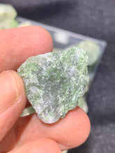 Load image into Gallery viewer, Diopside Raw - 10 Stones