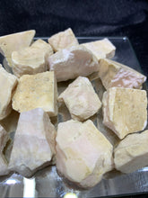 Load image into Gallery viewer, Mangano Calcite Raw - 4 Stones