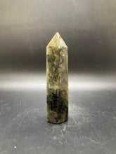 Load image into Gallery viewer, Labradorite Point