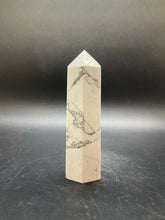 Load image into Gallery viewer, Howlite Point