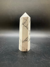 Load image into Gallery viewer, Howlite Point