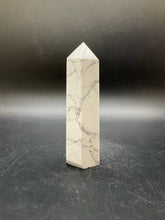 Load image into Gallery viewer, Howlite Point