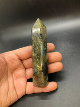Load image into Gallery viewer, Labradorite Point