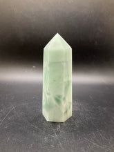 Load image into Gallery viewer, Snowflake Jade