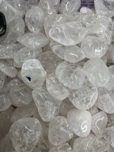 Load image into Gallery viewer, Crackle Quartz Tumbled (White) - 4 Stones

