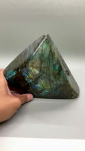 Load and play video in Gallery viewer, Labradorite Freeform
