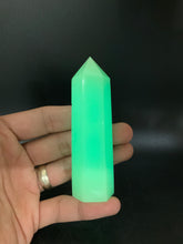 Load image into Gallery viewer, Glow Green Calcite Point
