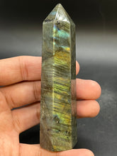 Load image into Gallery viewer, Labradorite Point
