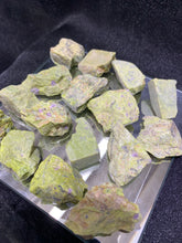Load image into Gallery viewer, Atlantisite (Stichtite) Raw - 4 Stones
